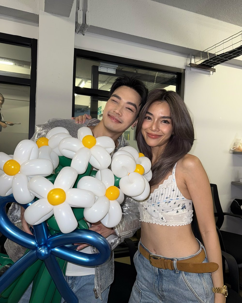 โอบ โอบนิธิ ควง ปราง กัญญ์ณรัณ ฉลองวันเกิดคุณแม่กับครอบครัว 