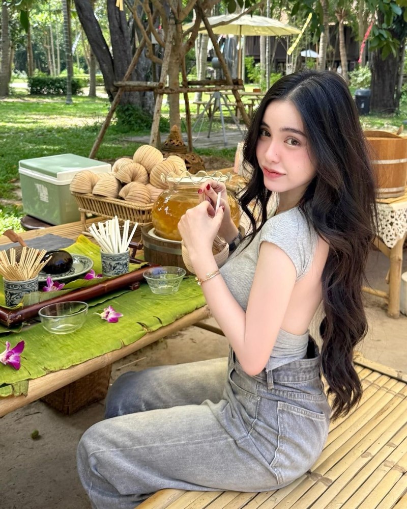 ขนม ศศิกานต์ อดีตภรรยา ครูเต้ย อภิวัฒน์ สาวสวยดีกรีดาวมหาวิทยาลัย ที่เพิ่งเปิดตัวรักใหม่