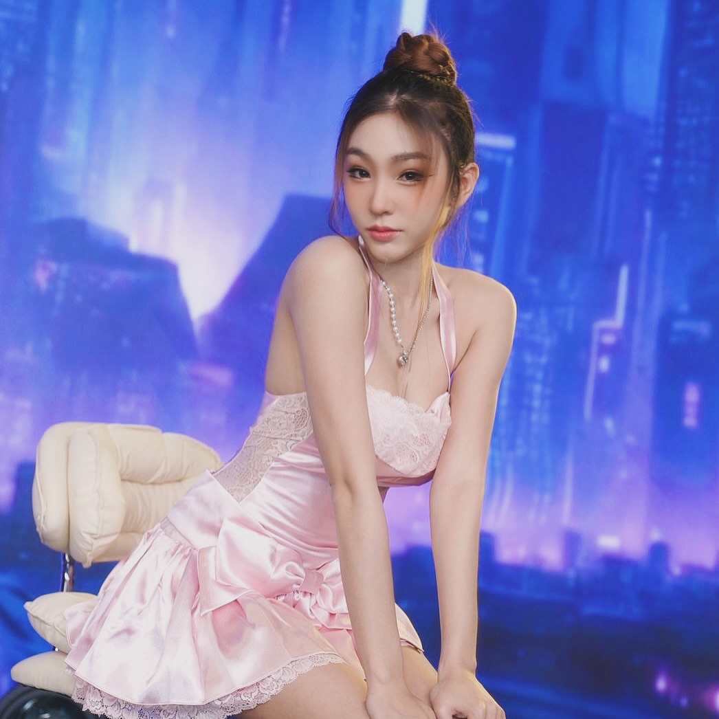 นุชโนห์ นุชธนิชา ใส่บิกินี่ อวดสัดส่วนสุดเซี้ยะ