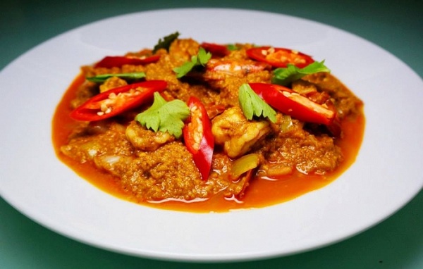 กุ้งผัดผงกะหรี่ 