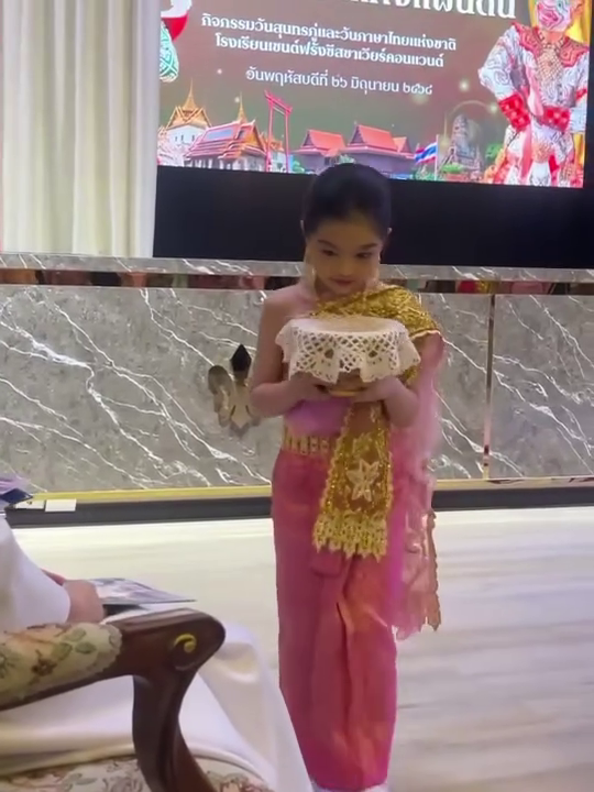 น้องวีจิ ลูกสาว หนุ่ม ศรราม แต่งชุดไทย สวยออร่า