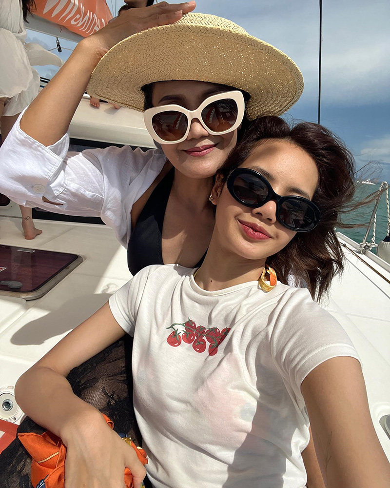 แม่ลิซ่า อวดภาพคู่สุดอบอุ่นเผยรอยยิ้มสดใส สวัสดีปีใหม่ 2568 