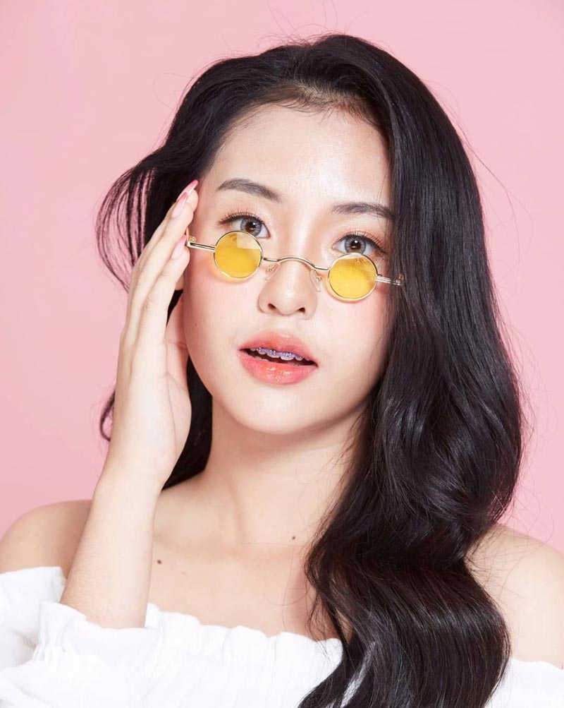 พลอย มงกุฎเพชร