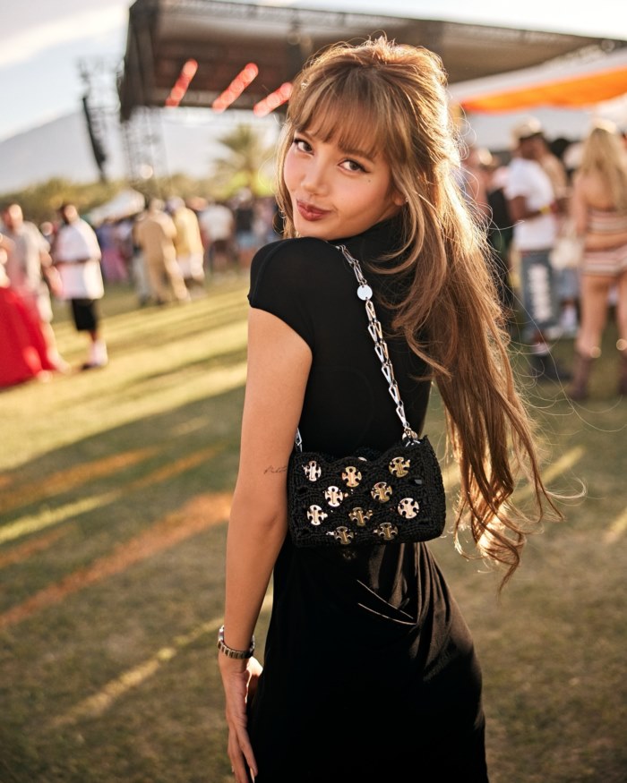 ลิซ่า ขายเสื้อผ้ามือ 2