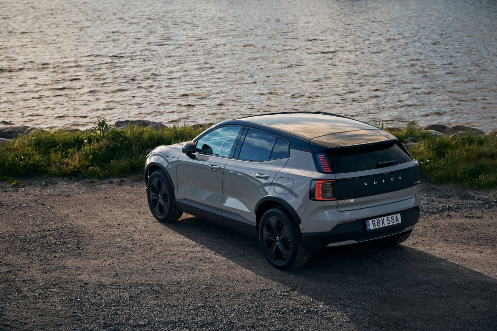 volvo ex30 cross country