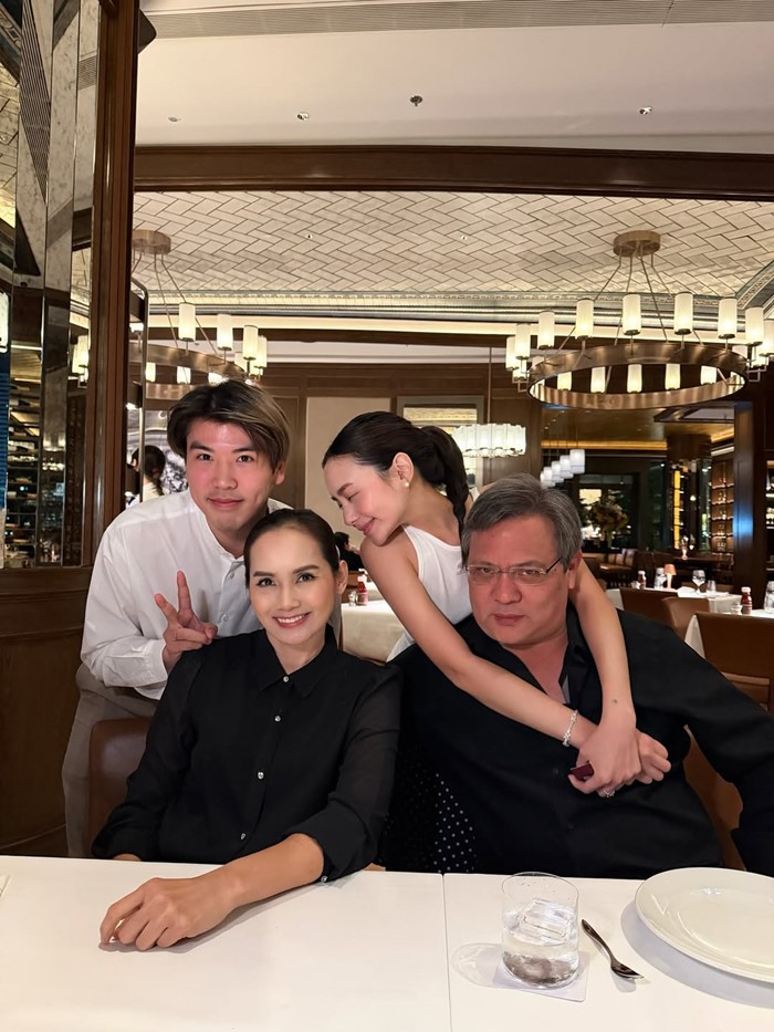 หยดน้ำ นัดดาภรณ์ พาแฟนดินเนอร์กับพ่อปู แม่ขวัญฤดี 