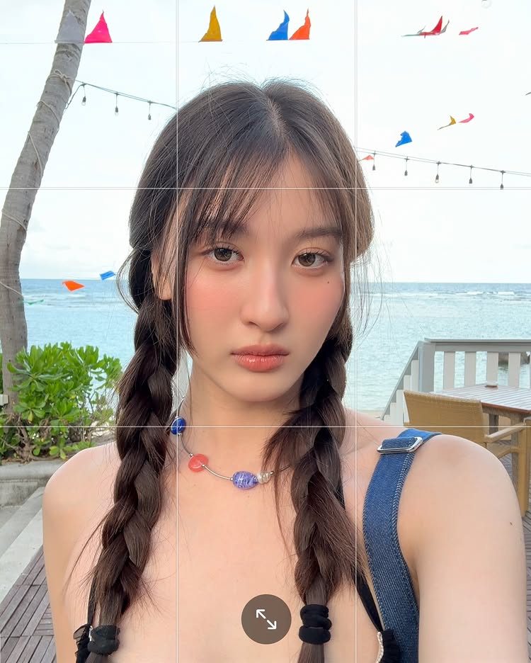 วิว เบญญาภา เสิร์ฟทูพีซท่อนบนออกมาเขย่าใจเอฟซี