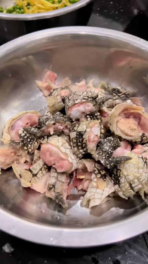 กระต่าย พรรณนิภา กินผัดเผ็ดจระเข้