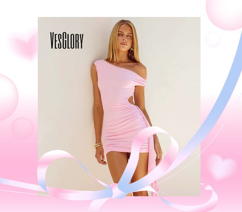 ชุดเดรสสีชมพู