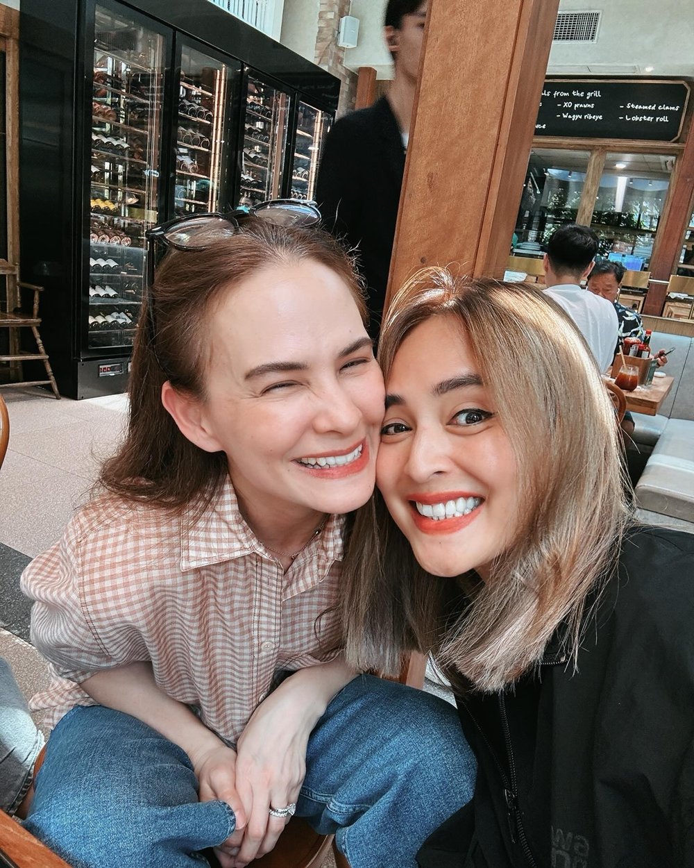 นานา ไรบีนา ซัดคนโยง แอน อลิชา ดาราขายผงผักมีโลกสองใบ