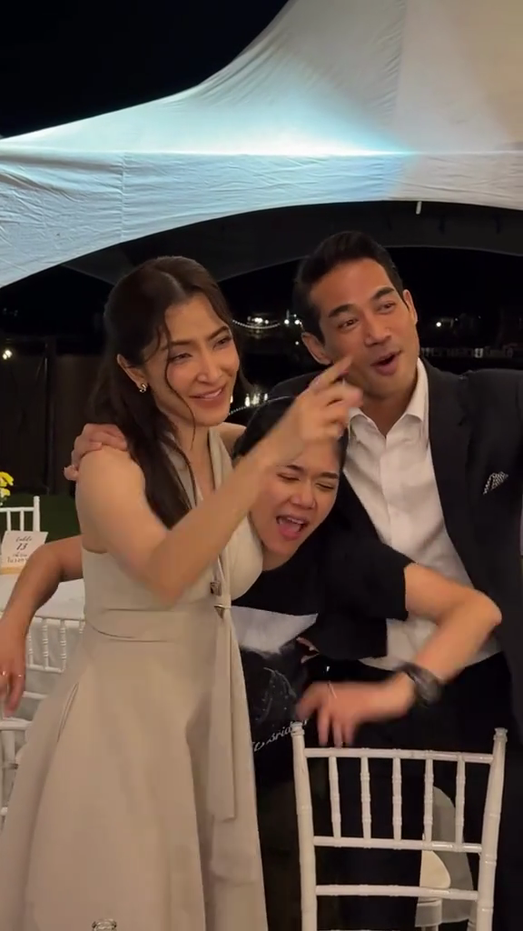 พิ้งกี้ สาวิกา ตุ้ย ธีรภัทร์ ควงคู่ร่วมงานแต่ง น้ำหวาน