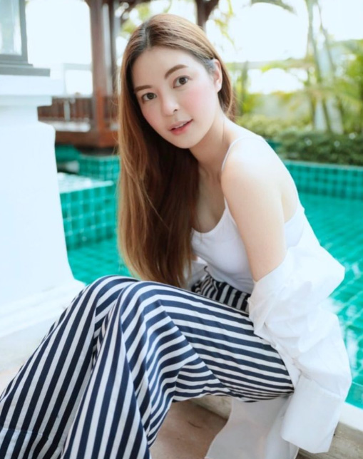 เอวา ปวรวรรณ หรือ เอวา ตลกหกฉาก สาวสวย รวย เก่ง ทายาทธุรกิจหมื่นล้าน