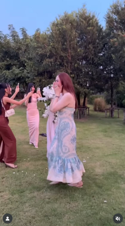 ดารารับช่อดอกไม้งานแต่ง ใหม่ ดาวิกา - เต๋อ ฉันทวิชช์