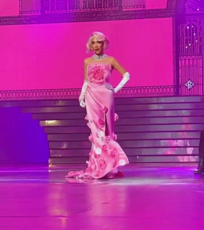 พลอย เฌอมาลย์ 