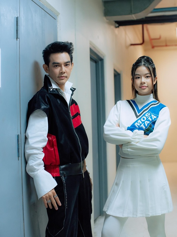 น้องโสน ขึ้นคอนเสิร์ตกับ พ่อมอส ปฏิภาณ