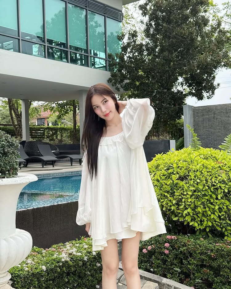 มุก วรนิษฐ์ ใส่บิกินี่สีชมพู แชะภาพอวดหุ่นเซ็กซี่ ทำทะเลมัลดีฟส์เดือด