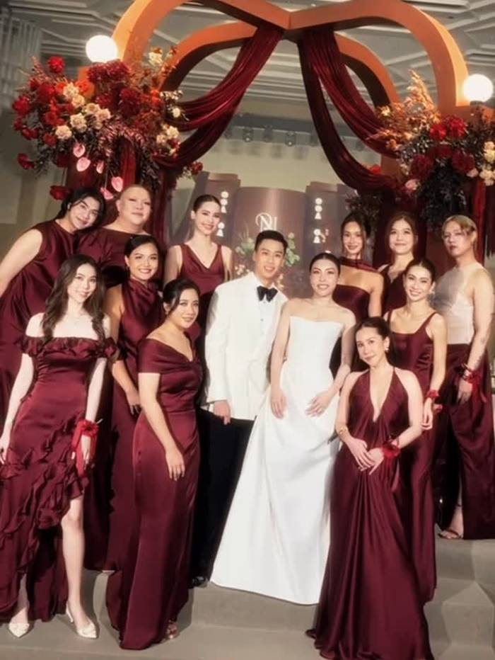  ณเดชน์ ญาญ่า โชว์โมเมนต์จูจุ๊บกลางงานแต่งเพื่อน