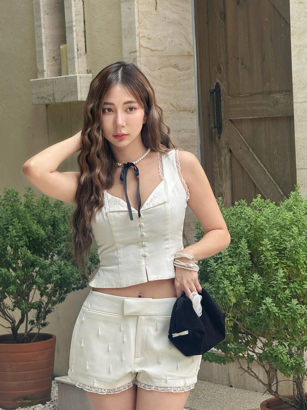 น้ำฝน ปริตา เซ็กซี่เขย่าไอจี กับชุดนุ่งสั้นชวนฝัน