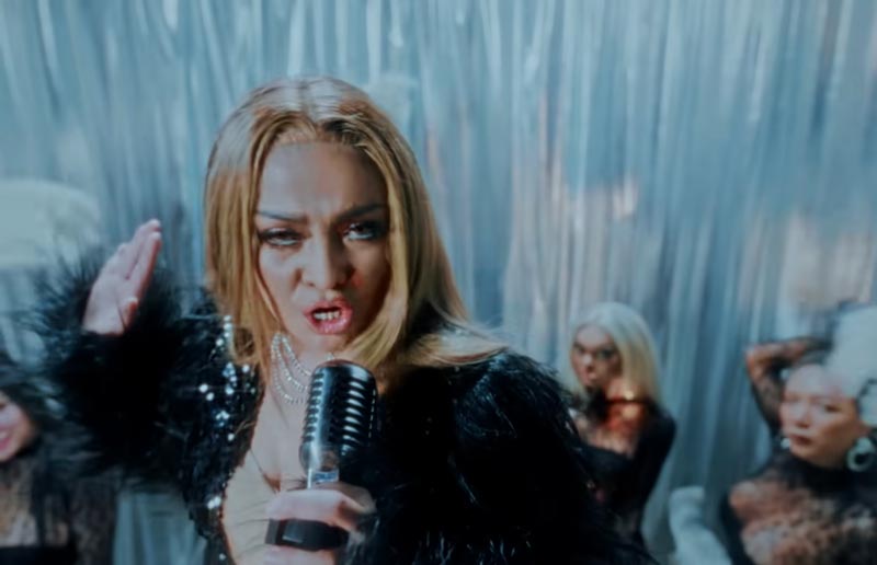 ยุ้ย ญาติเยอะ