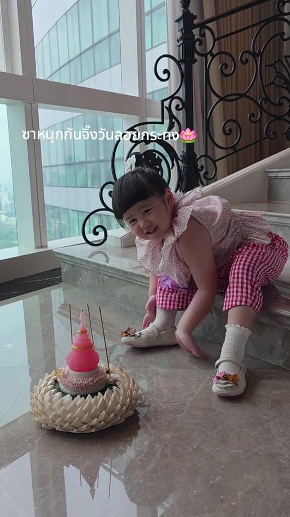 น้องแอบิเกล สวมชุดไทย ซ้อมลอยกระทง