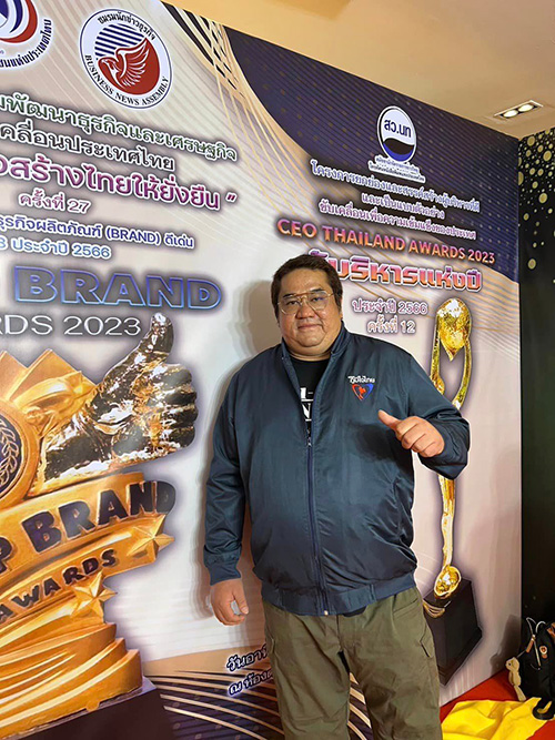 นิกม์ แสงศิรินาวิน ประวัติ