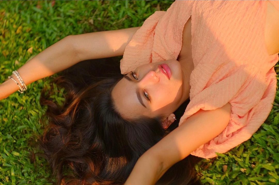 ปลายฟ้า วราหะ