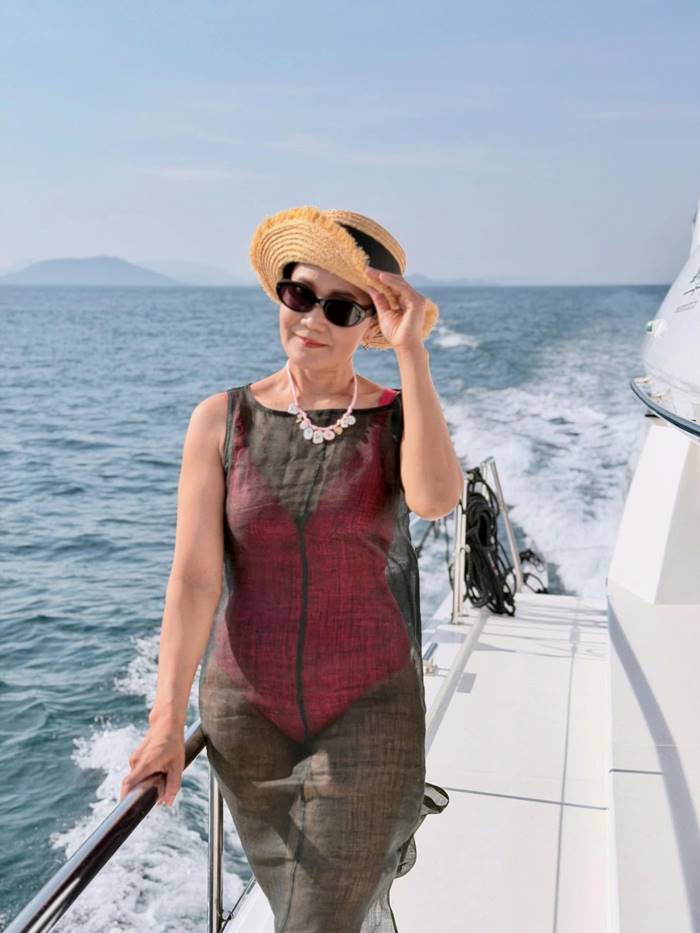 ลิซ่า BLACKPINK ล่องเรือภูเก็ต เดียร์น่า เชอรีน 