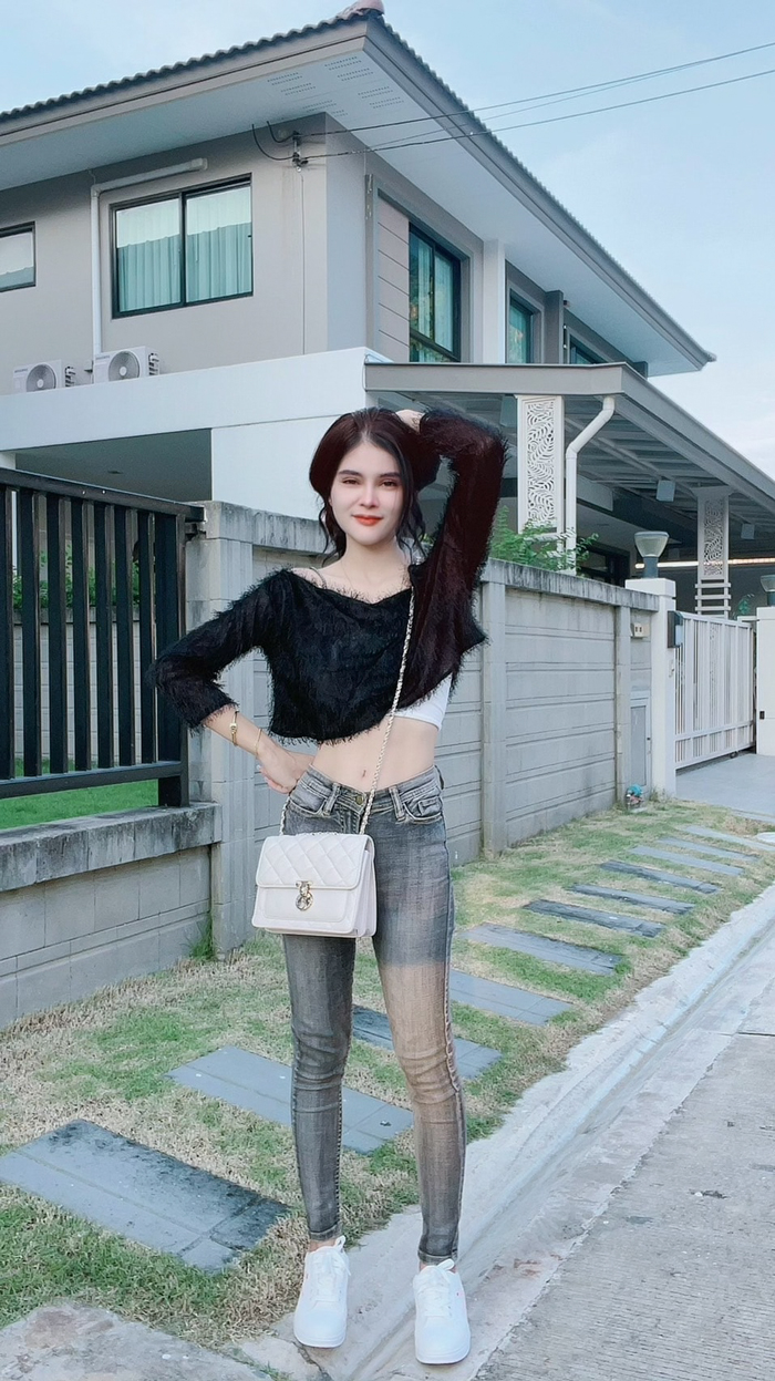 เอ๋ มิรา