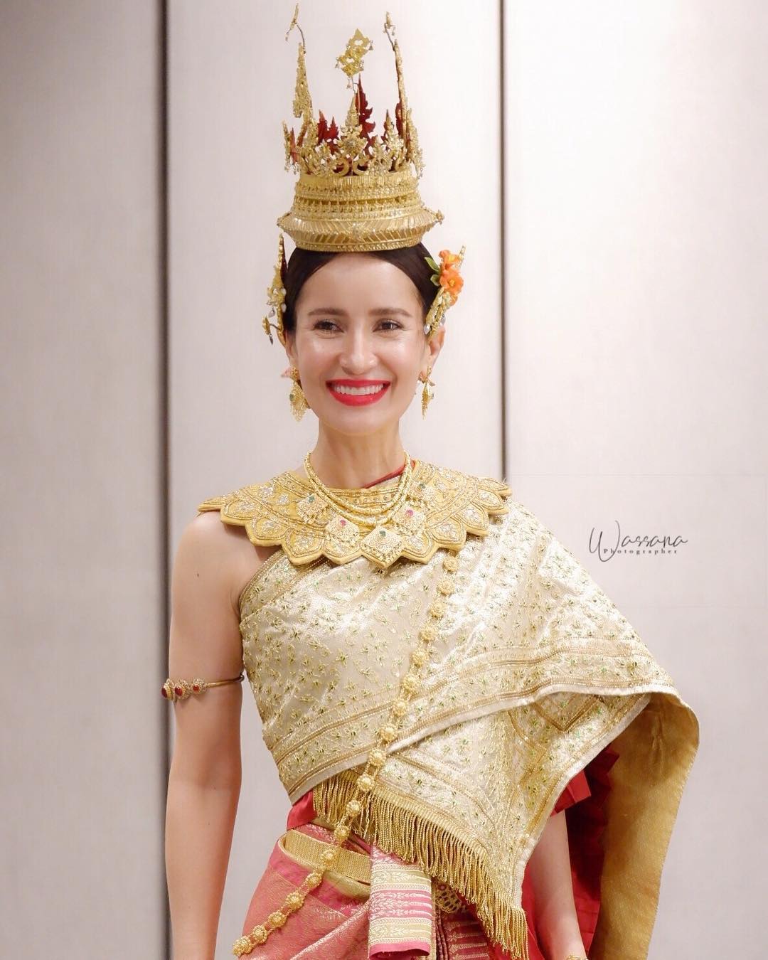 แอน ทองประสม