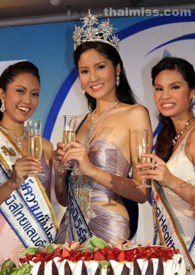 จูน จิราภรณ์ 