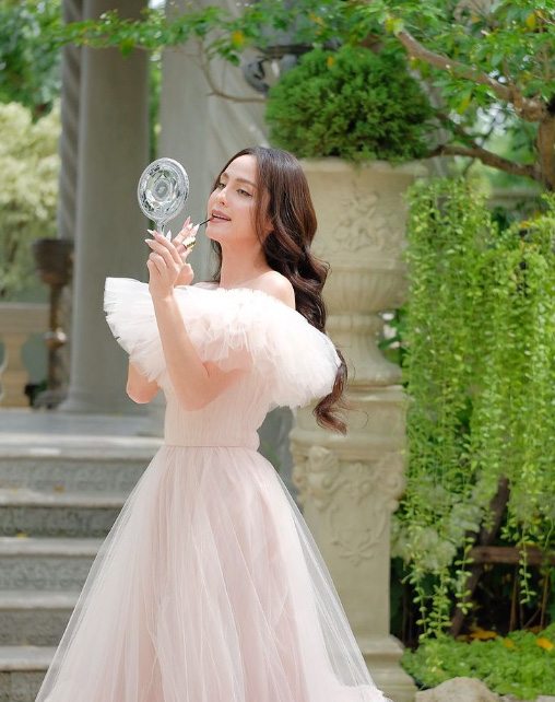 ขวัญ อุษามณี