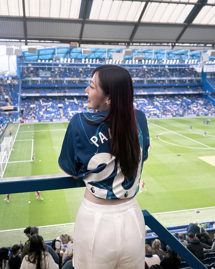 พลอย พลอยสุรีย์ ไอดอลสาวสุดฮอต