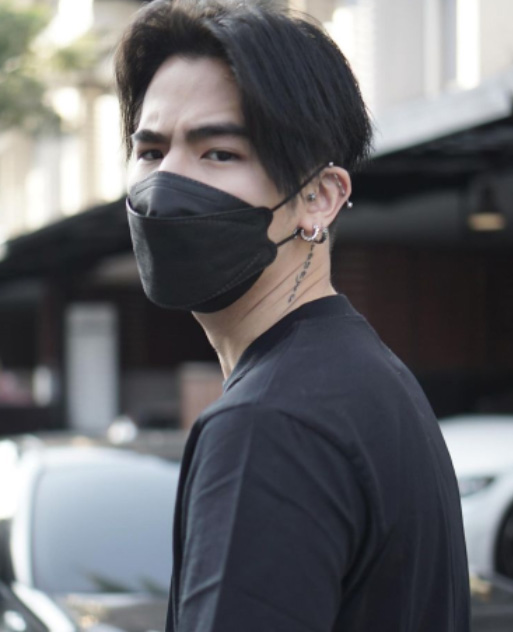 นิก คุณาธิป