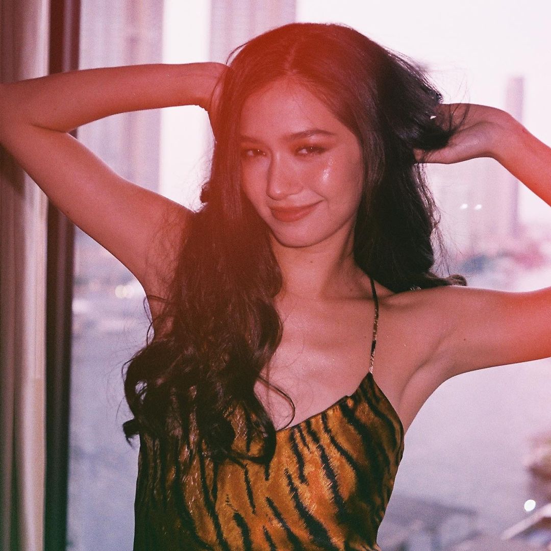  เก้า จิรายุ, วี วิโอเลต