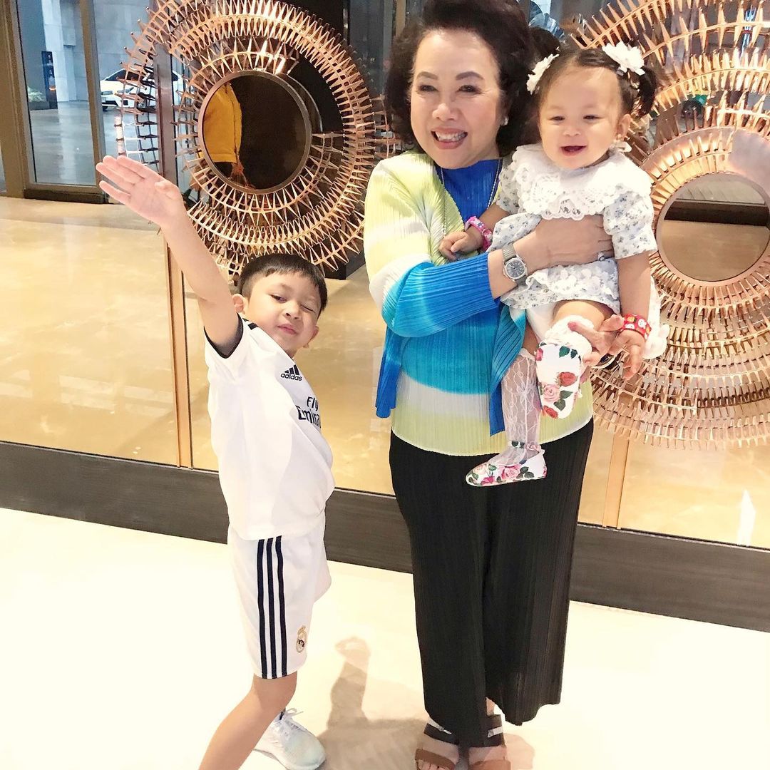 เป้ย ปานวาด แม่สามี