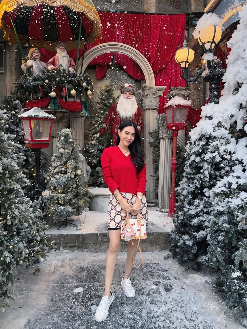 เมย์ เฟื่องอารมย์