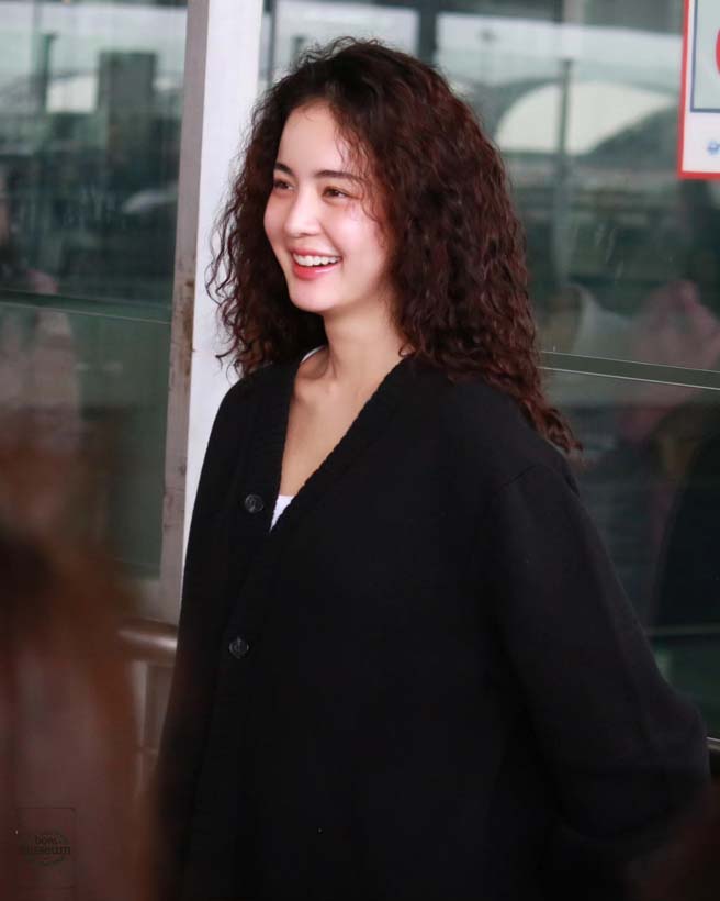 โบว์ เมลดา ลุคใหม่ ผมหยิกลอนสวยน่ารักสดใส ก่อนบินไปเรียนต่อที่อังกฤษ