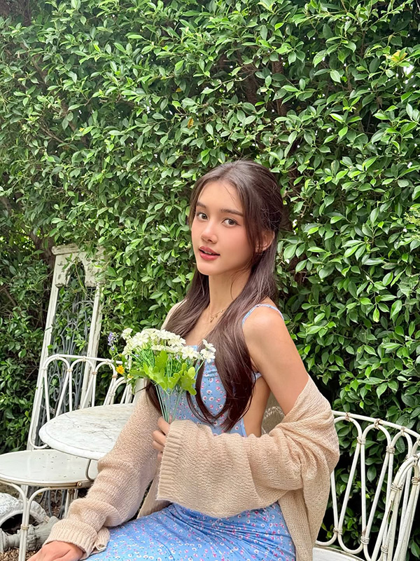 ลิซ่า อลิซา นางเอก สาวไทยข้ามภพป่วนใจแม่ทัพ