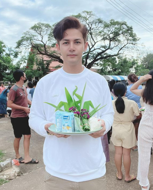 นิว มุกดา ประวัติ