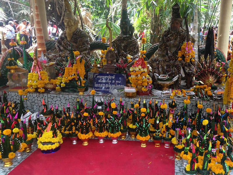 วัดดังขอพร