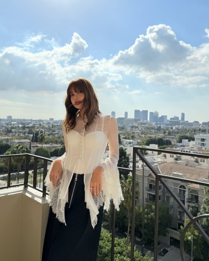 ลิซ่า ขายเสื้อผ้ามือ 2