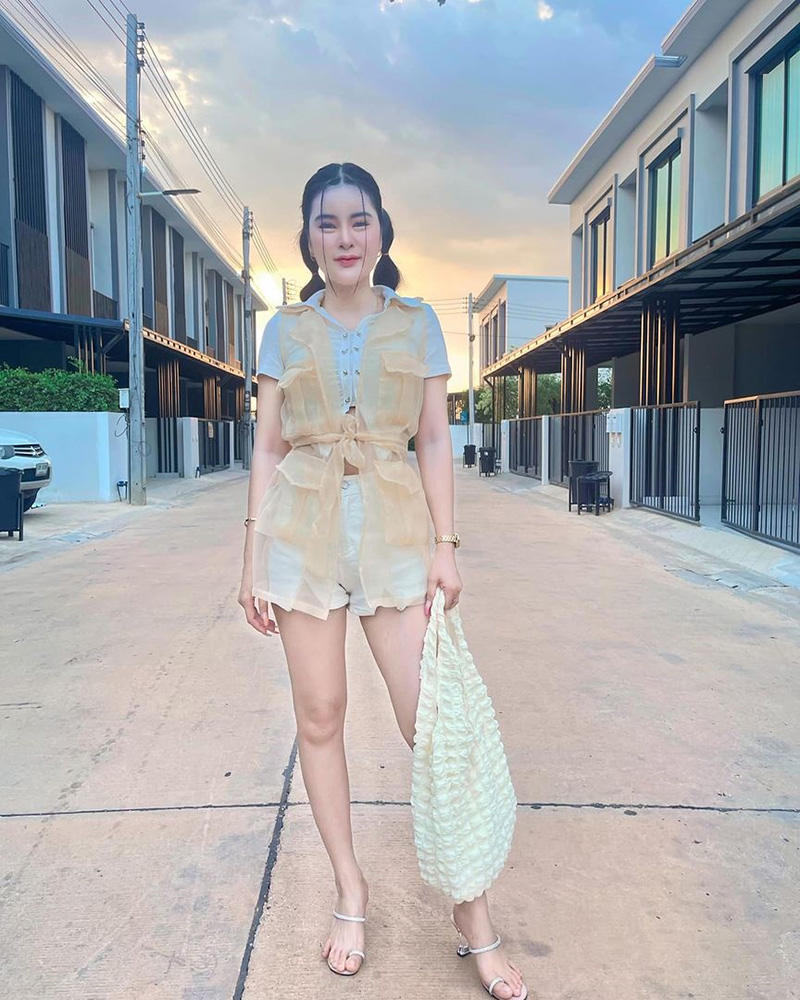 เอ๋ มิรา 