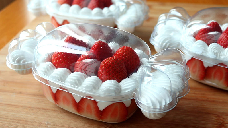 สูตรเค้กสตรอว์เบอร์รีในกล่องลูกกวาด สูตรเค้ก เค้กสตรอว์เบอร์รี สูตรขนม