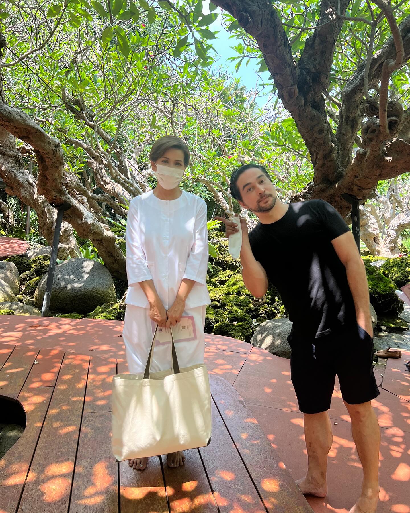 จอนนี่ นก จริยา