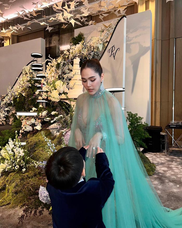 น้องสายฟ้า น้องพายุ กับชุดซีทรู ชมพู่