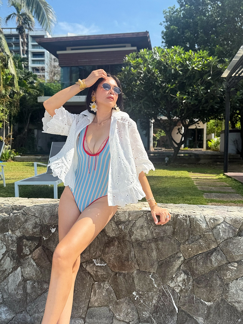 เมย์ มาริษา อวดหุ่นเซี๊ยะในชุดว่ายน้ำ