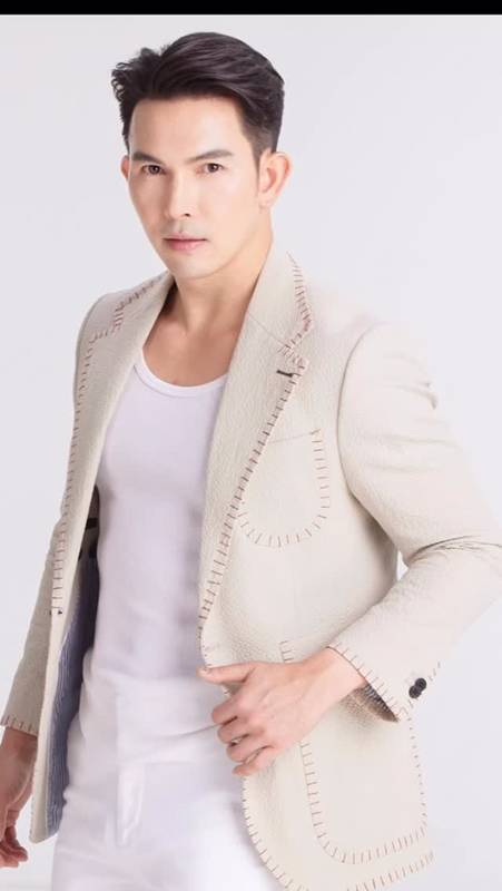 อั้ม อธิชาติ เดียร์น่า