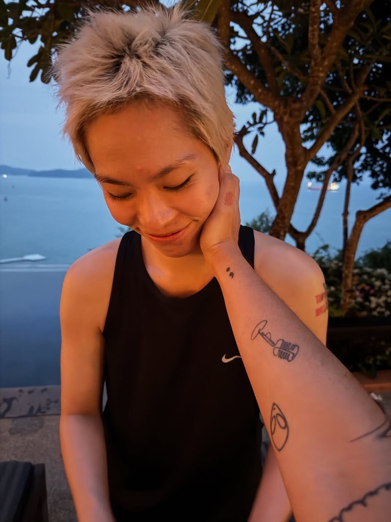 ซิลวี่ ปล่อยชอตหอมแก้ม มะเหมี่ยว คนแห่ลุ้นสถานะ