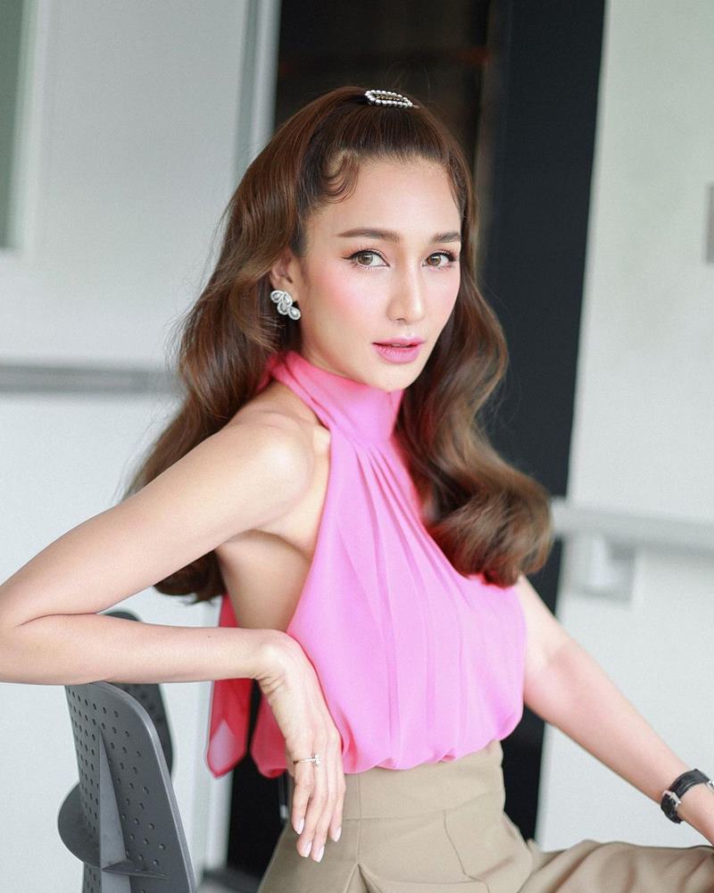 เนย โชติกา