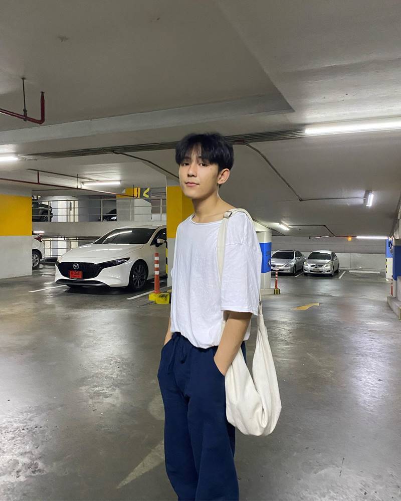 เฟิร์ส อนุวัฒน์